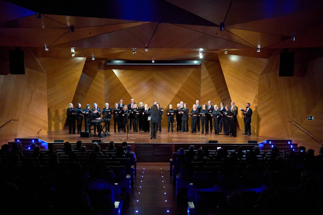 Los Distritos Cantan